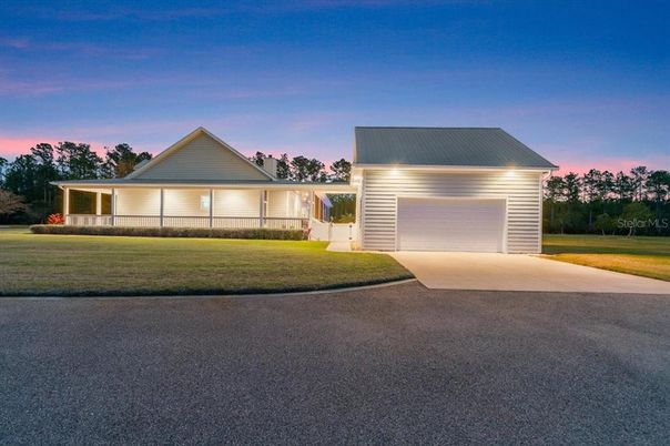 Attached, Backyard, Exterior, Facade, Modern