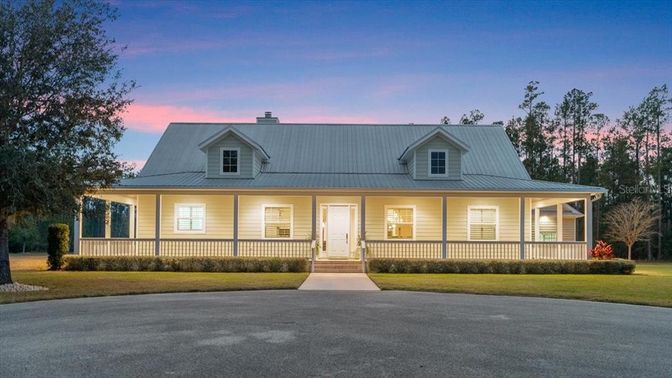 Exterior, Facade, Cape Cod