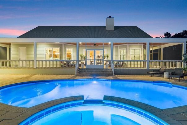 Exterior, Pool