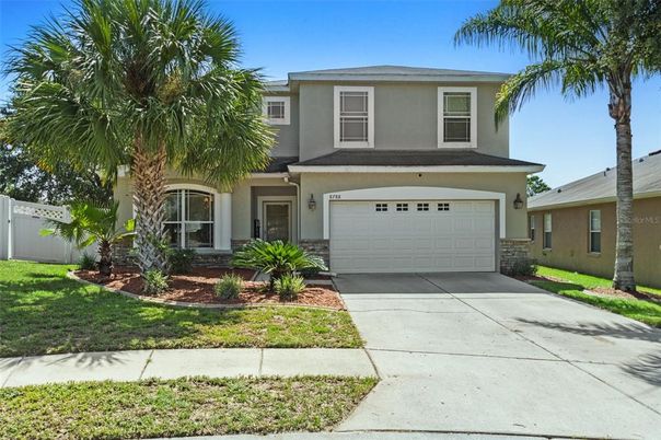 Attached, Exterior, Facade, American Craftsman
