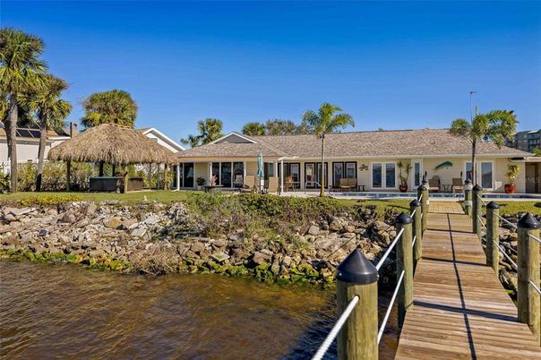 Exterior, Lake