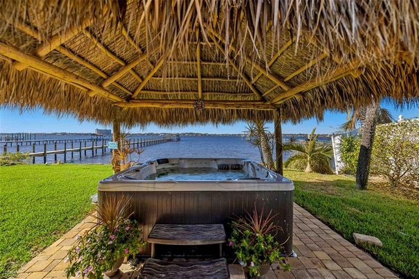Exterior, Hot Tub