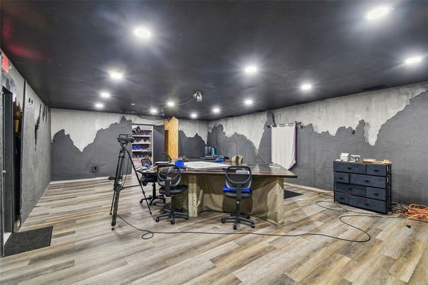 Home Office, Interior, Recessed Lighting, Wood Texture Flooring