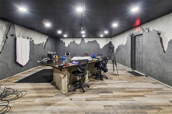 Home Office, Interior, Recessed Lighting, Wood Texture Flooring