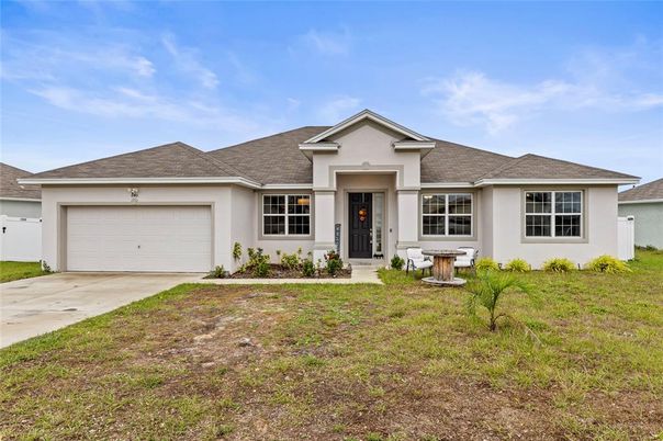 Attached, Exterior, Facade, Ranch