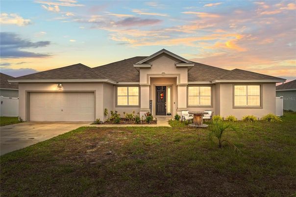 Attached, Exterior, Facade, Ranch