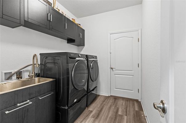 Interior, Washer, Wood Texture Flooring