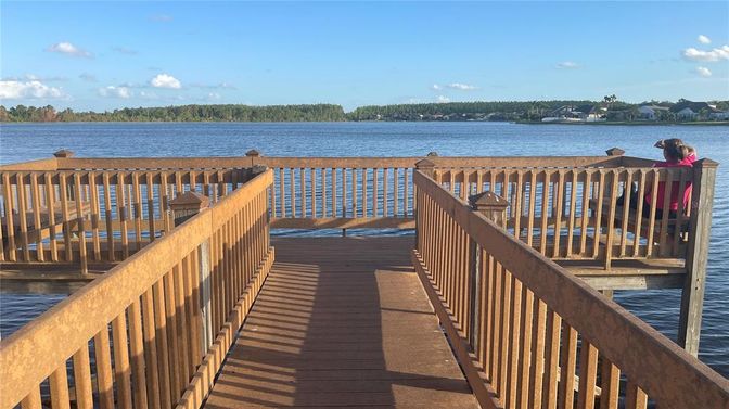 Exterior, Lake