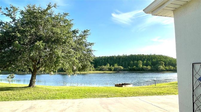 Exterior, Lake