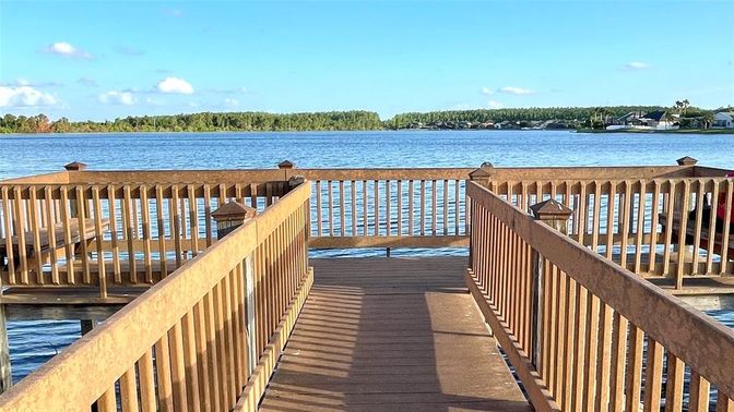 Exterior, Lake