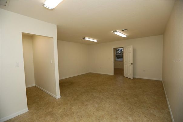 Empty room, Interior