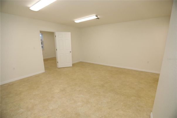 Empty room, Interior