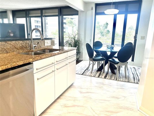 Dining room, Interior, Kitchen, Marble, Pendant Lights