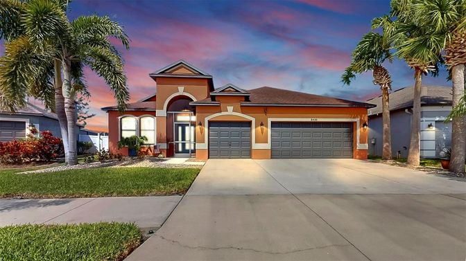 Attached, Exterior, Facade, Mediterranean