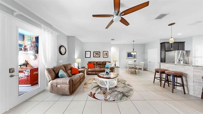 Dining room, Interior, Kitchen, Living room, Pendant Lights, Recessed Lighting, Stainless Steel Appliances