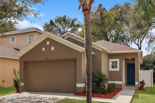 Attached, Exterior, Facade, Ranch