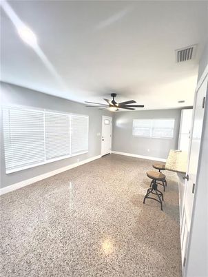 Empty room, Interior
