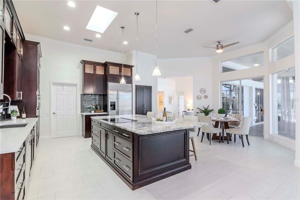 Dining room, Interior, Kitchen, Pendant Lights, Recessed Lighting, Stainless Steel Appliances