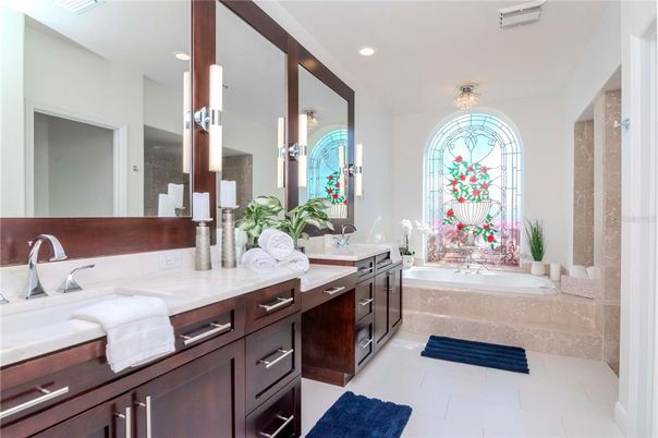 Bathroom, Dual Sink Vanities, Interior, Recessed Lighting