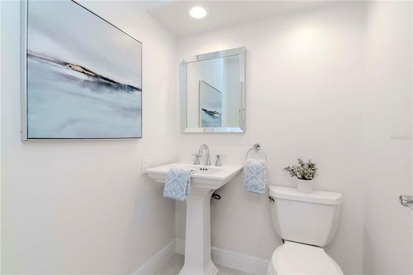 Bathroom, Interior, Recessed Lighting