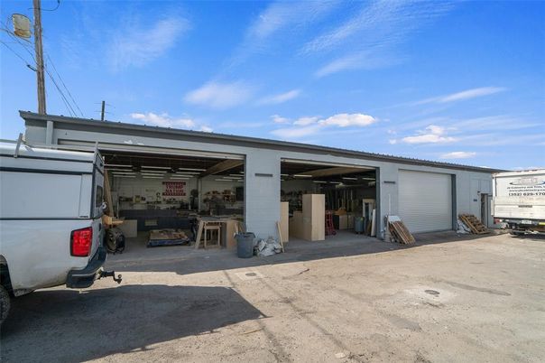 Detached Garage, Exterior
