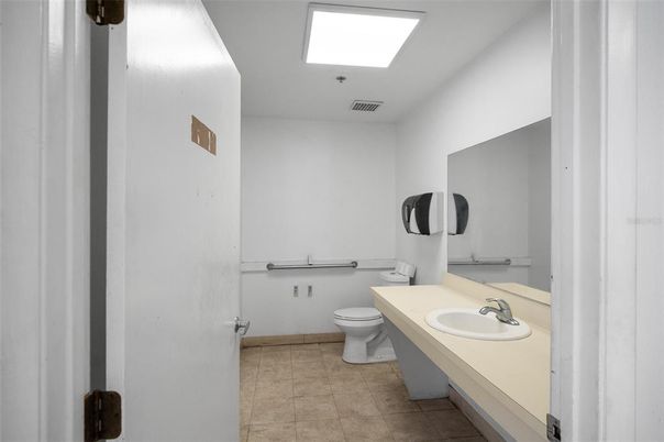 Bathroom, Interior, Recessed Lighting