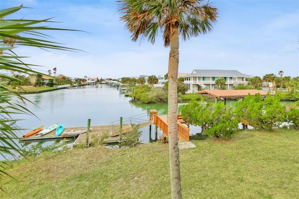 Exterior, Lake