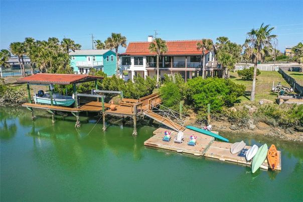 Exterior, Lake