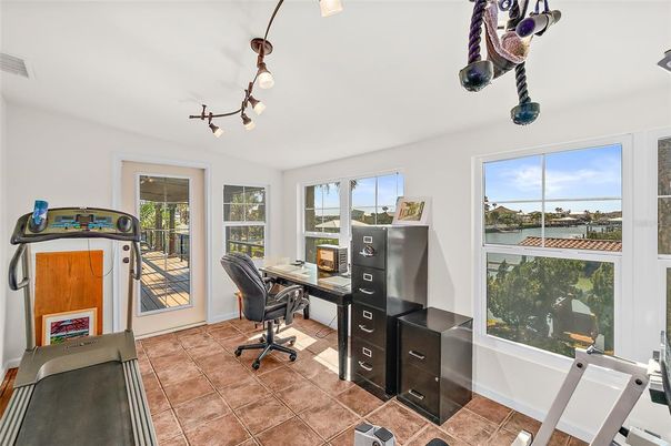 Home Office, Interior
