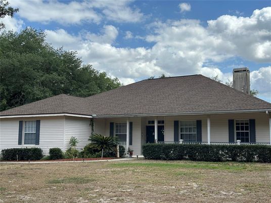 Exterior, Facade, Ranch