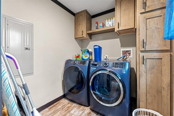 Interior, Washer, Wood Texture Flooring