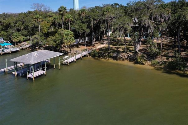 Exterior, Lake