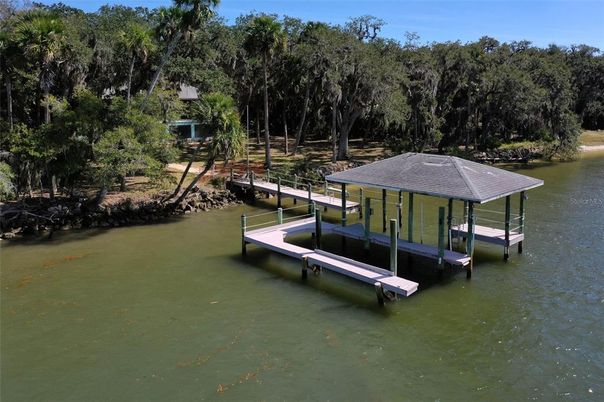 Exterior, Lake