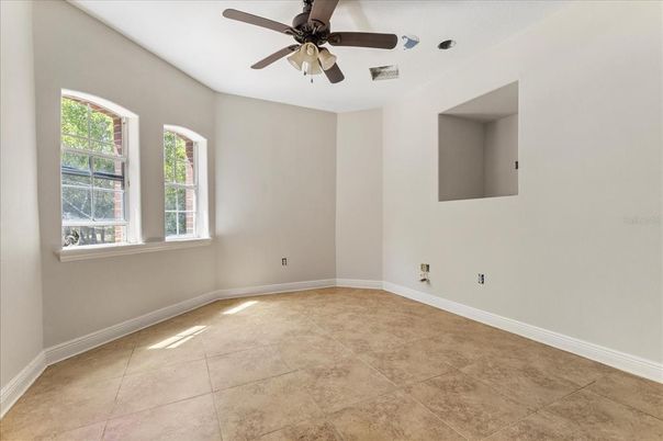 Empty room, Interior