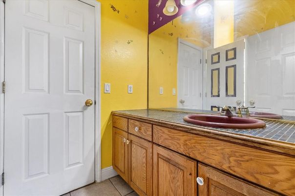 Bathroom, Interior, Tile Countertops