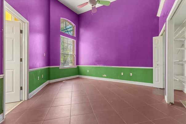 Empty room, Interior
