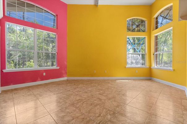 Empty room, Interior