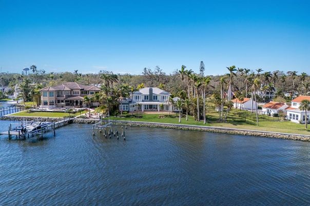 Exterior, Lake
