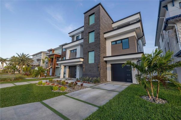Attached, Backyard, Exterior, Facade, Modern