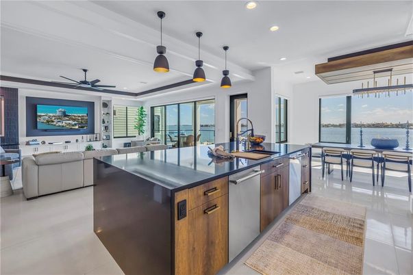 Interior, Kitchen, Living room, Pendant Lights, Recessed Lighting, Water