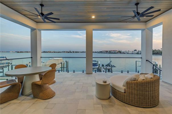 Exterior, Interior, Recessed Lighting, Water