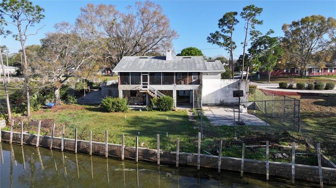 Exterior, Lake
