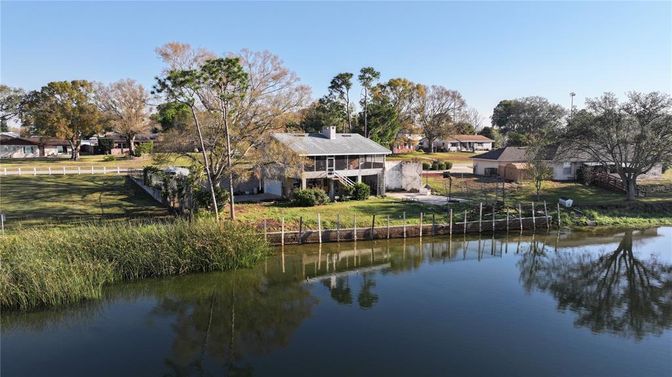 Exterior, Lake