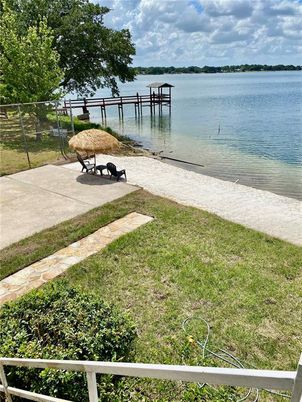 Exterior, Lake