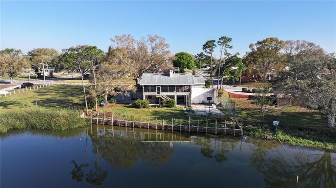 Exterior, Lake