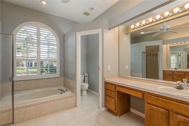 Bathroom, Dual Sink Vanities, Interior, Recessed Lighting