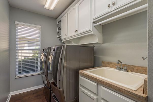 Interior, Washer, Wood Texture Flooring