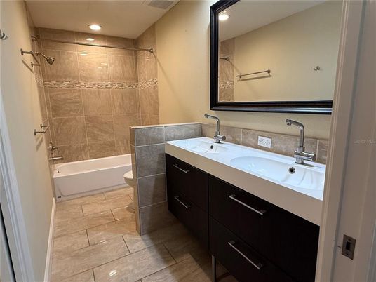 Bathroom, Dual Sink Vanities, Interior, Recessed Lighting
