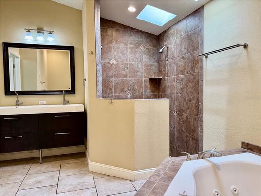 Bathroom, Dual Sink Vanities, Interior, Recessed Lighting