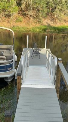 Exterior, Lake